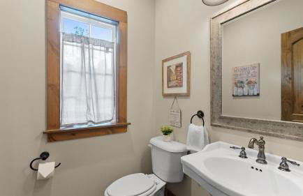 Spacious Waterfront Home on Lake Norman with Firepit Views and Dock Access - Foto 29