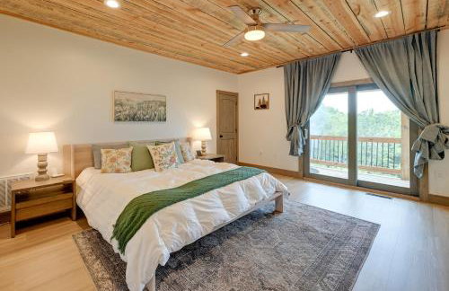 Blue Ridge Mountain-View Cabin with Hot Tub and Deck! - Foto 16