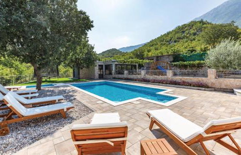 Six-Bedroom Holiday Home In Zagvozd - Foto 11