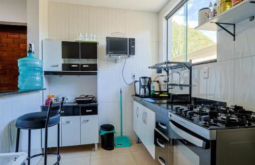 Casa Rodeada de Verde c Hidro e Churrasqueira - Foto 10