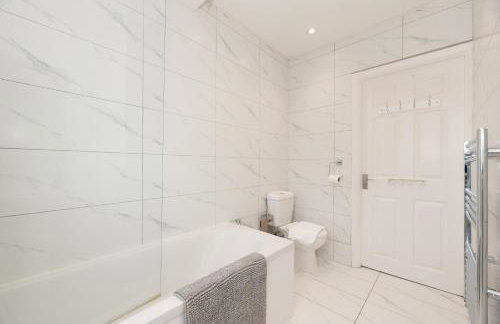 4 Bedroom Family Home In South East London - Photo 17