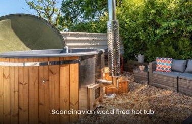 Shepherds Hut with Scandinavian Hot Tub and hydromassager - Foto 3