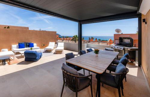 Tolles, neu möbliertes Penhouse mit großem Pool - Foto 5