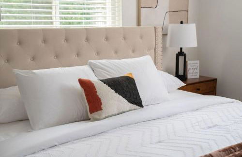 Luxury 5BR Cincinnati, Sleeps 12, Crib, Home Gym, Fenced Backyard - Foto 17