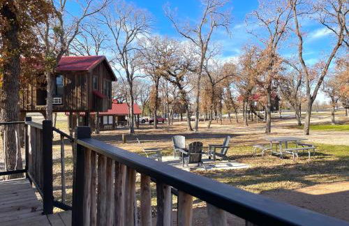 The Nuthatch Cabin 15 MIN to Magnolia Baylor - Photo 8
