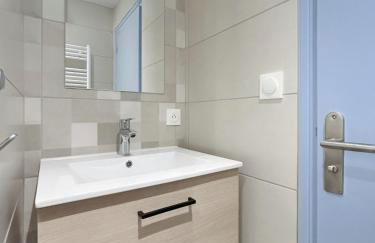 Appartement lumineux, épuré avec balcon et parking - Foto 25