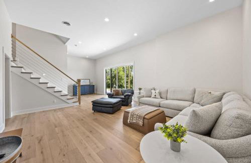 NEW Spacious Clarkson Getaway w Games & Yard - Foto 18