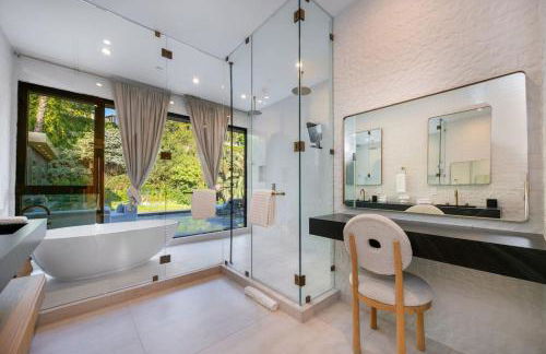 Luxury 6BR Beverly Hills Villa with Pool and Views - Photo 58