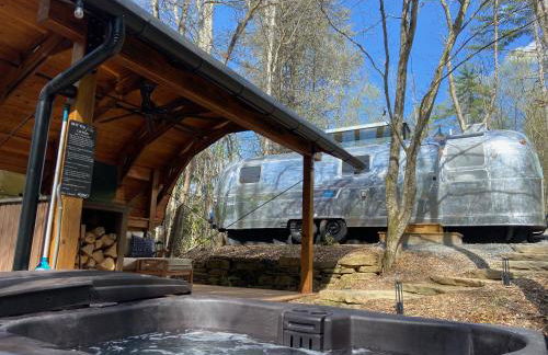 Luxury Airstream w hot tub, king bed, & grill - Foto 38