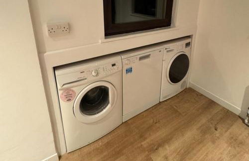 4 Bed House - Sleeps 9 - Hottub - Parking - Foto 17