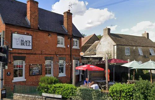 3-Bedroom spacious House, Private garden, Prime location, WiFi, Netflix - Foto 50