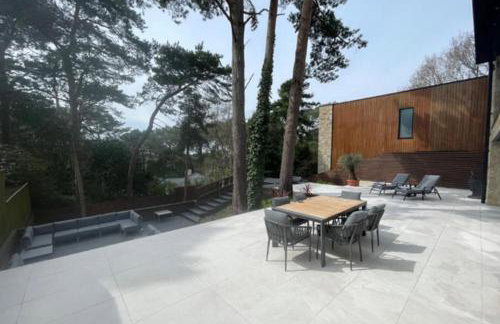 Luxury Villa - Hot Tub - Exclusive Offers - Amar Luxury Stays - Photo 52