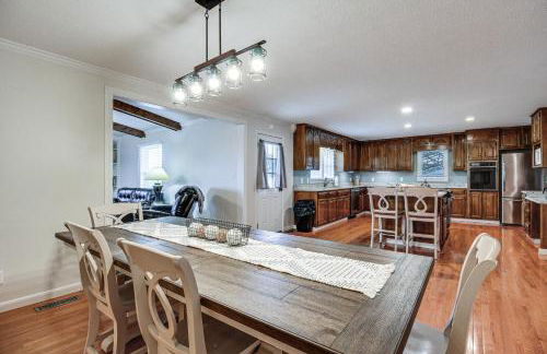 Spacious Fishing Getaway by Lake Guntersville! - Foto 10