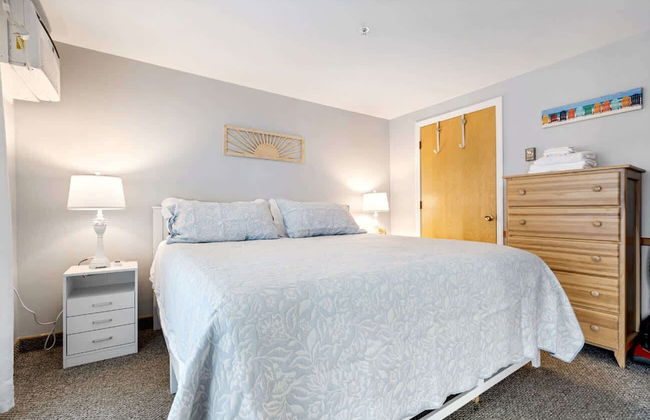 All is Wells Incredible Location! Walk to Beach - Photo 4