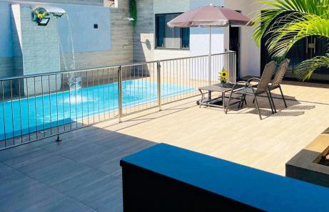 Casa com grade na piscina,ideal para familia com crianças - Foto 1