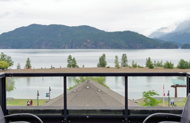 Charming 1BR Lakeside - Photo 43