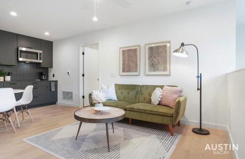 Walk to Soco Lounge Poolside at Modern Cool Spot - Foto 13