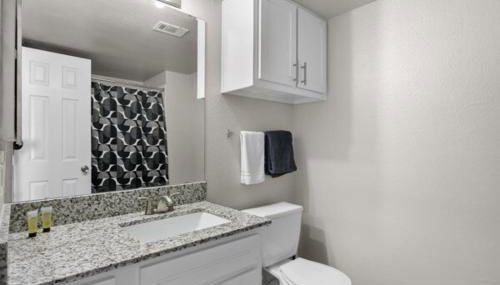 2BR Spacious Getaway Near Dwntown, Pool, UT Austin - Foto 3