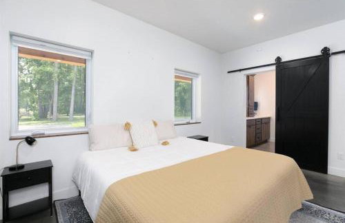 38-Acres of Luxury: 9BR, Indoor Pool, Gym, Near ND - Foto 18