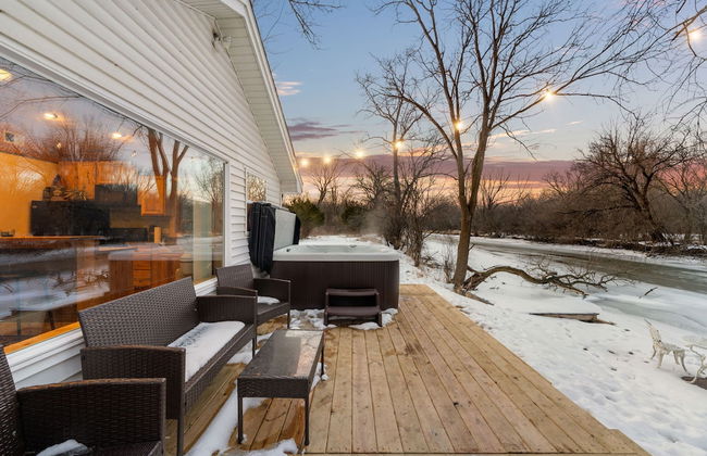 Cozy 3BR Cabin With Hot Tub on Nippersink Creek - Foto 1