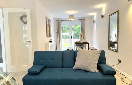 Serene 3-Bedroom Family Rochdale Home with Garden - Foto 17