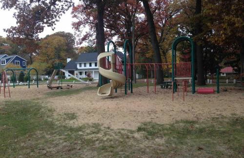 Beachglass Cottage - Family Friendly Kids and Pets - Photo 43