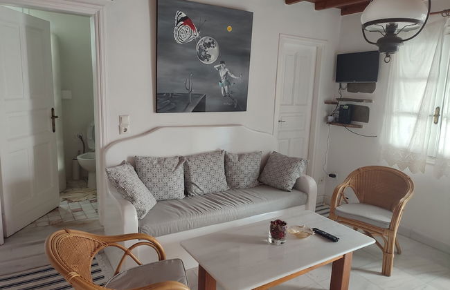 Ornos Beachside 2 Bd Stylish House - Photo 14