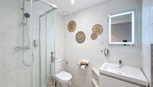 Studio - Terracotta - Netflix - Foto 4, Shower