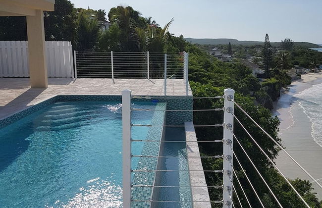 Je Suis Jamaica - 4 B R Beachfront Villa w Staff - Photo 76