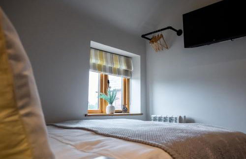 Bramble Cottage - Cosy 2 Bed With Deluxe HOT TUB & Log Burner - Photo 34