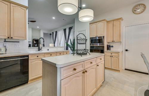 Elegant Home with Private Patio, 2 Mi to UTD Campus! - Photo 11