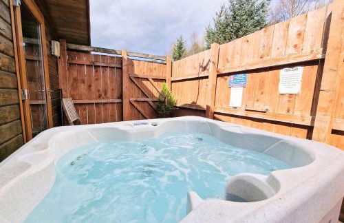 Lomond 2 with Private Hot Tub - Fife - Loch Leven - Lomond Hills - Photo 3