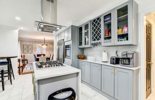 Luxurious Detroit Home - Walk to Golf and Park! - Photo 9