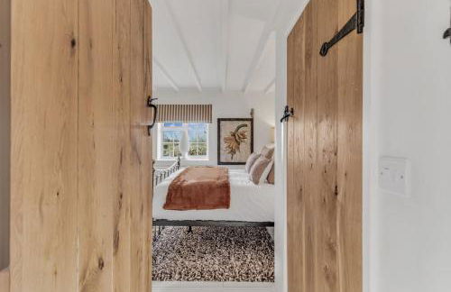 Hiron's Piece and Honeysuckle Cottage - with Hot Tub - Photo 51