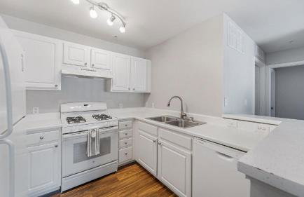 Landing Modern 1BD Tennis Court Clubhouse - Foto 8