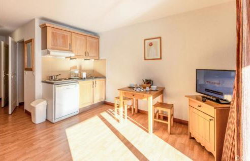 Awesome Apartment In Saint-Pancrace - Foto 10