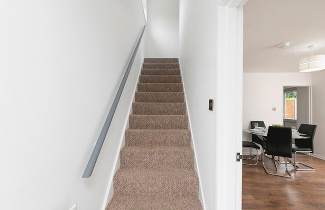 Skyvillion - Lush 2 Bed Hydean Way House & Garden - Foto 19