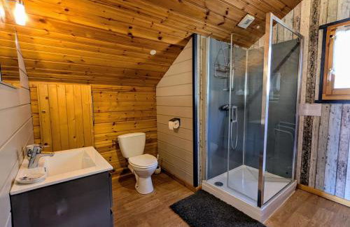 Chalet confortable avec 4 chambres, cheminée, grand terrain, proche pistes et lac - Foto 26