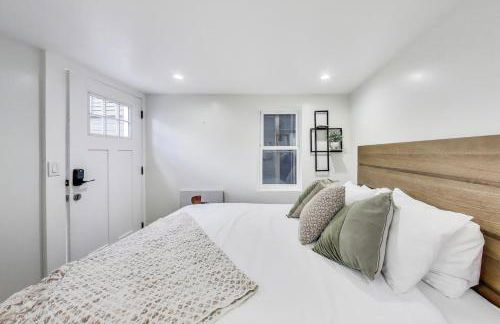 West Oakland Charm 5br4ba AC WD - Photo 32