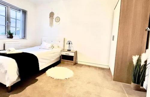 Family-Friendly 4-Bedroom House in Moston with Parking and Garden - Foto 29