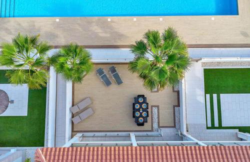 Newly Built Apartment with Direct Pool Access - Photo 9