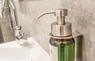 GELI Homes L1 - 2x Zimmer, 2x Kingsize Bett, 1 bis 4 Personen, Parkplatz, TV, Wifi, top Küche, Kaffee, Tee - Foto 23