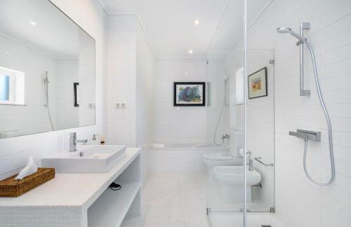 Luxury Private Family Villa with Pool AC & Parking - Foto 21