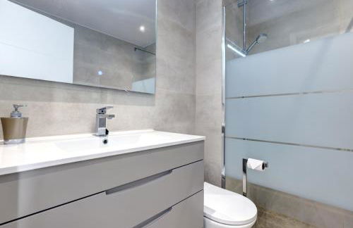 Luxury modern beachfront 3 bed gated community townhouse with pool, sun terrace, sea views close to all amenities - Photo 19