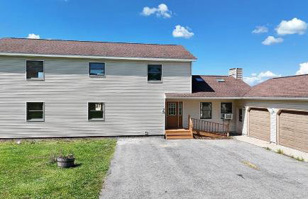 5BR Accessible Valley & Lake View Home Near Cornell - Sleeps 10 - Foto 25