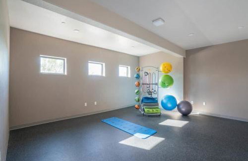 Posh 2BD - Gym, Pool, Parking, W-D - Sleeps 8 - Foto 11
