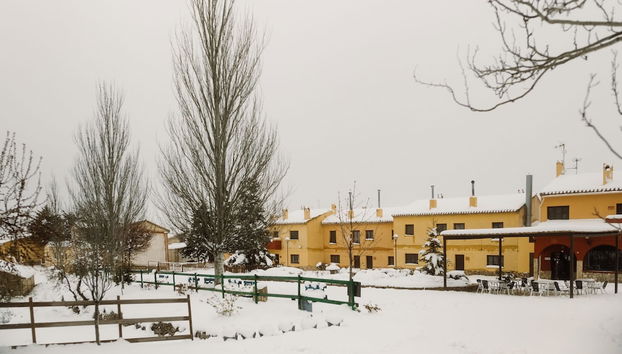 CASERIO INAZARES - CASAS DE MONTAÑA CON CHIMENEA Y NIEVe - Foto 2, Imagen principal