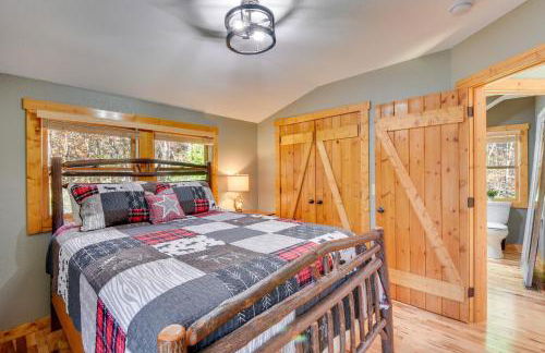 Burton on the Rocks Lake Retreat with Hot Tub! - Foto 15