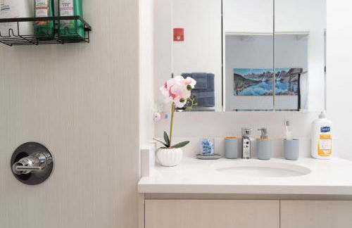 Elegant Stylish Loft Oasis Uptown Rooftop WFH Gym - Photo 13