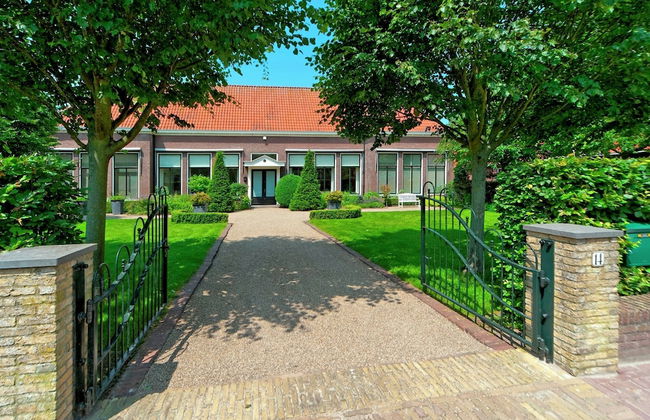 Comfortable Holiday Home in Former School - Photo 11